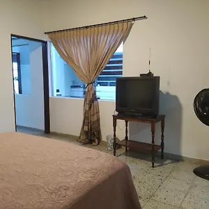 The Flora House - Espacio Seguro, Amplio Y Acogedor Habitación en casa particular
